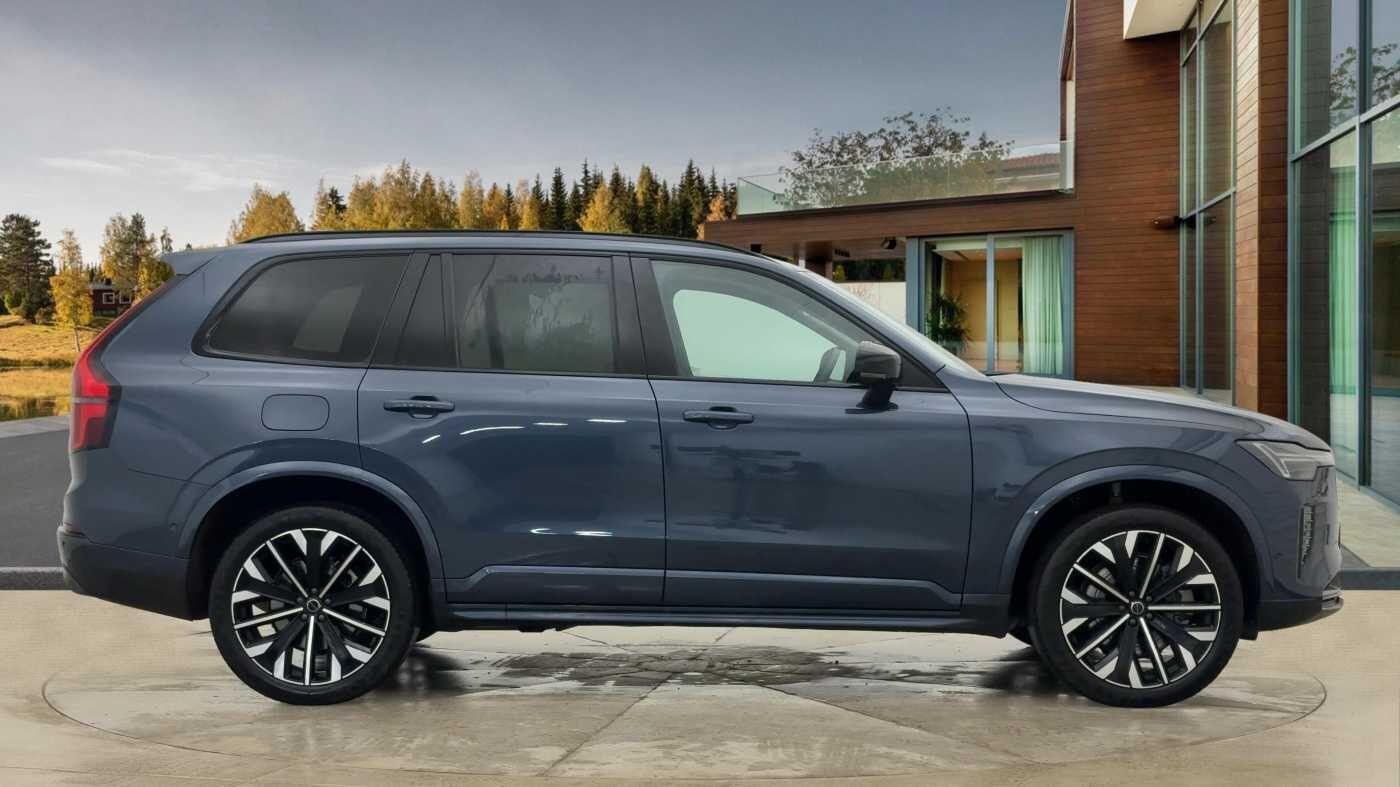 Used Volvo XC90 2025 for sale - 76918651: Photo 2