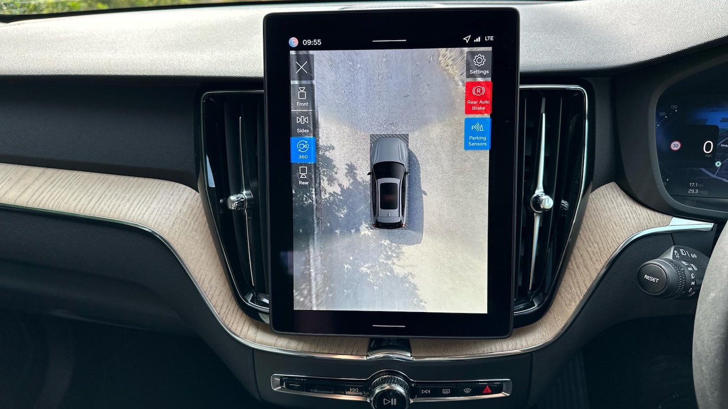 Used Volvo XC60 2025 for sale - 77039801: Photo 50