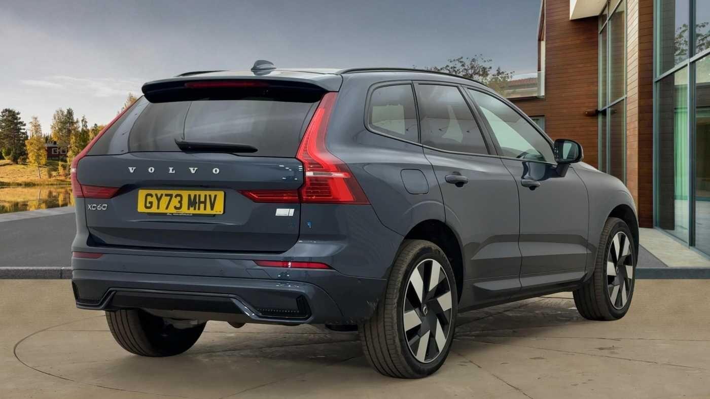Used Volvo XC60 2023 for sale - 77672904: Photo 3