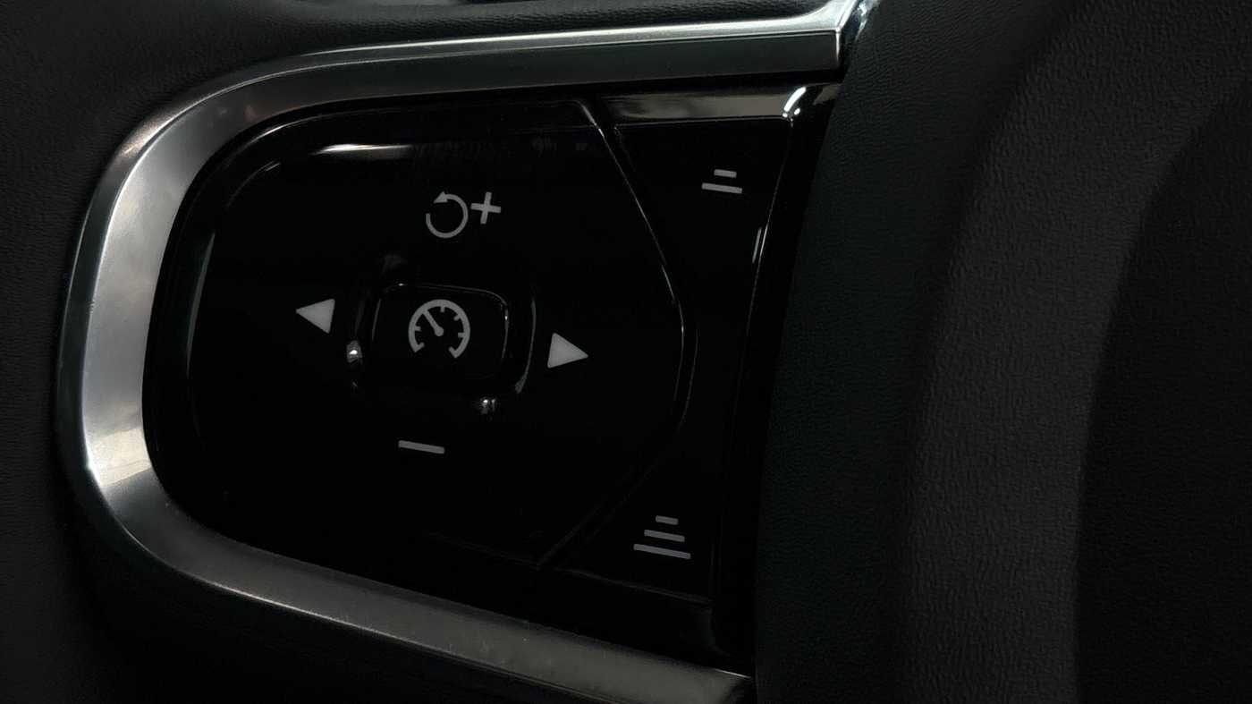 Used Volvo XC60 2023 for sale - 77672904: Photo 31