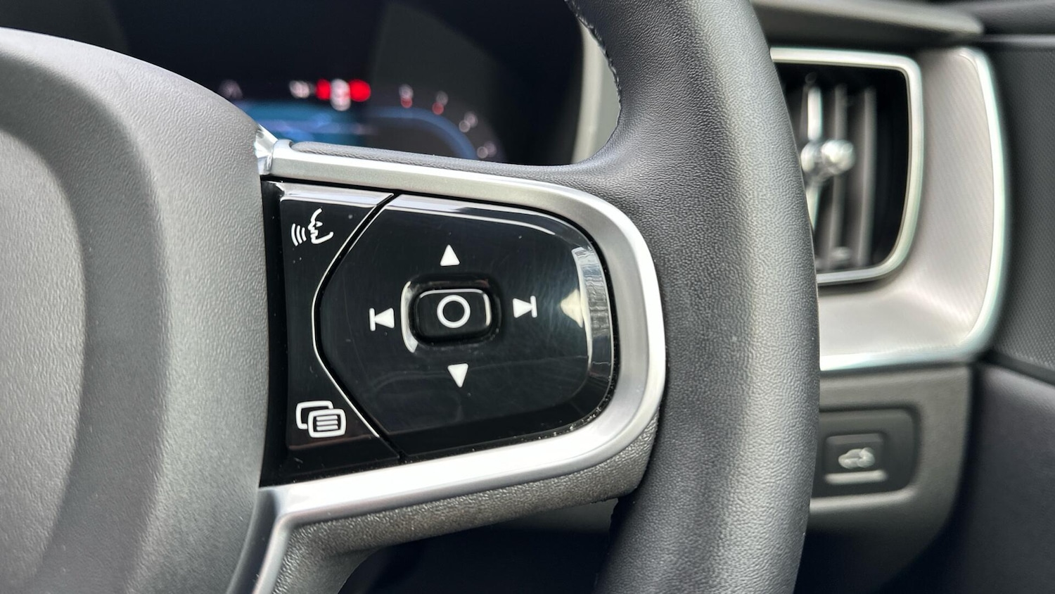 Used Volvo XC60 2022 for sale - 76423860: Photo 22