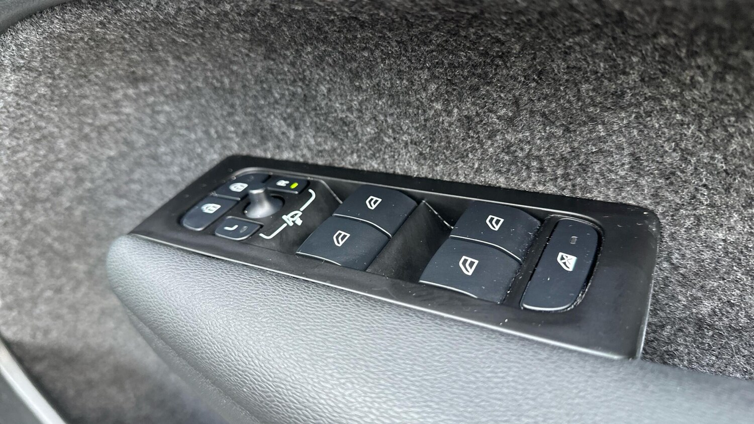 Used Volvo XC40 for sale - 77191457: Photo 23