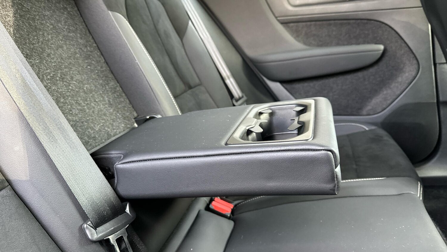 Used Volvo XC40 for sale - 77191457: Photo 32