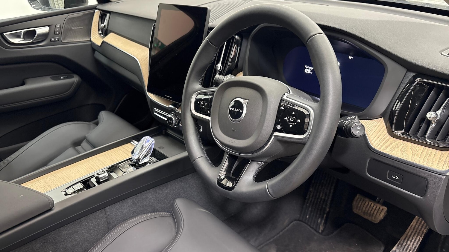 Used Volvo XC60 2025 for sale - 77722744: Photo 9