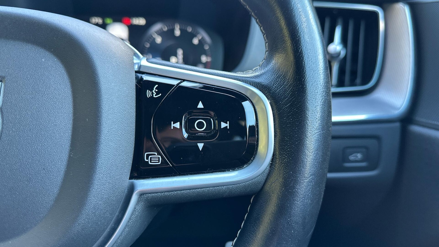 Used Volvo XC60 2021 for sale - 76337886: Photo 23