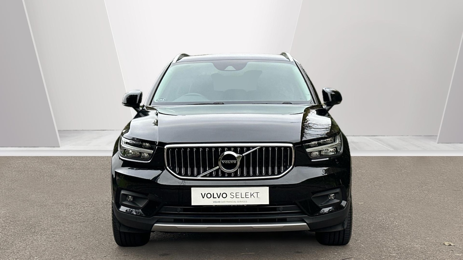 Used Volvo XC40 2021 for sale - 76337775: Photo 2
