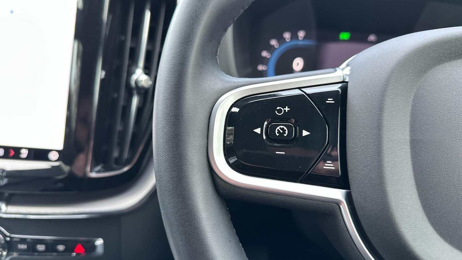 Used Volvo XC60 2022 for sale - 76337501: Photo 21