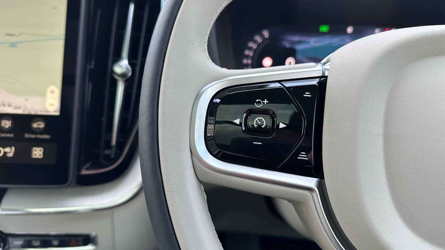 Used Volvo XC60 for sale - 77266808: Photo 21