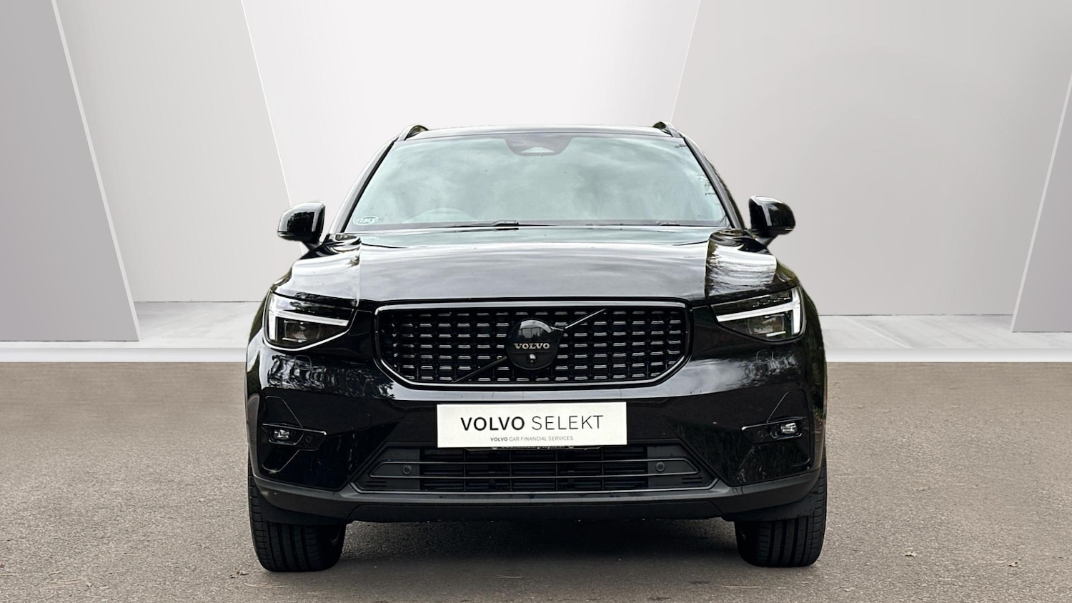 Used Volvo XC40 2025 for sale - 77202482: Photo 2
