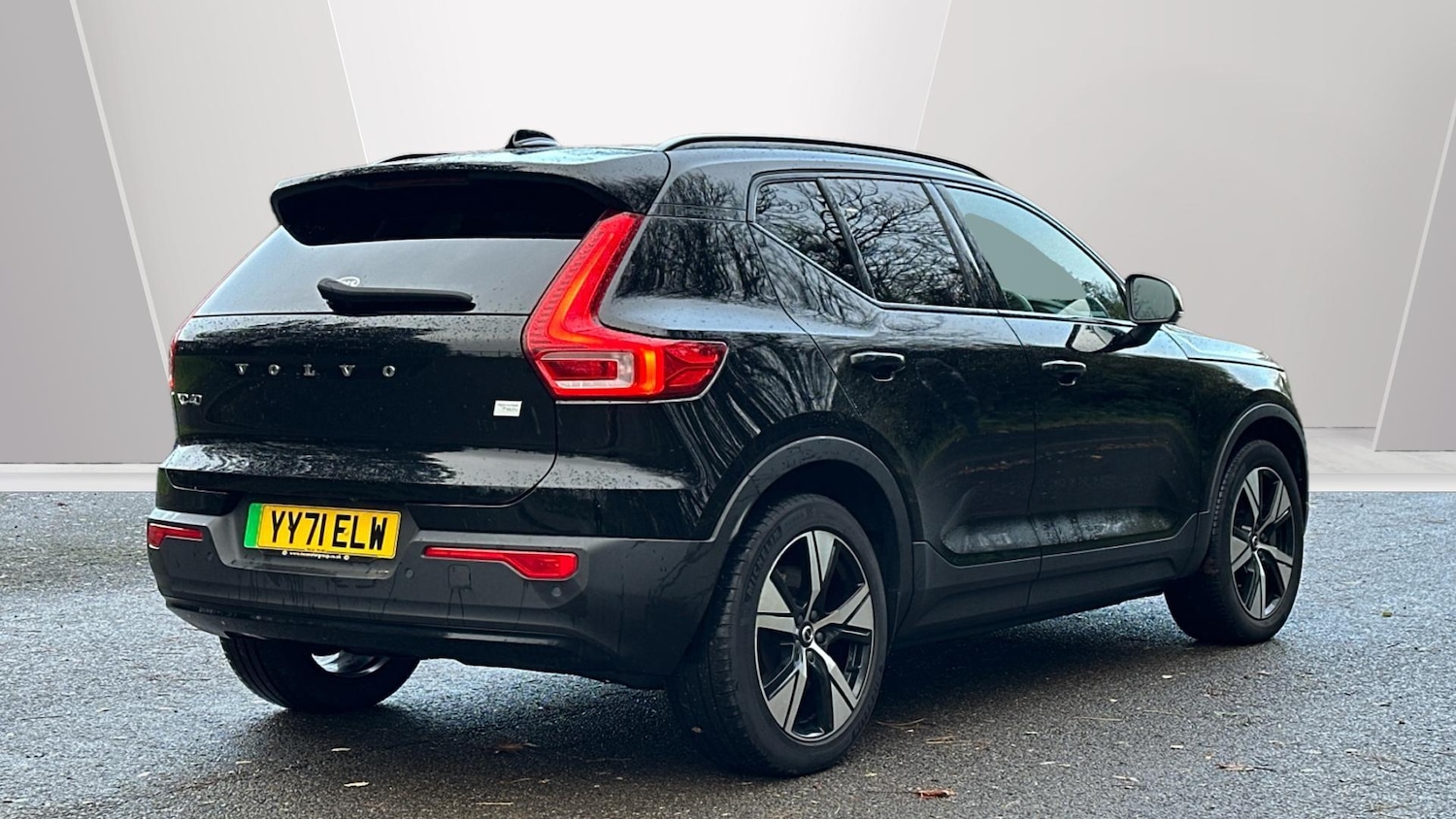 Used Volvo XC40 2021 for sale - 76964608: Photo 2