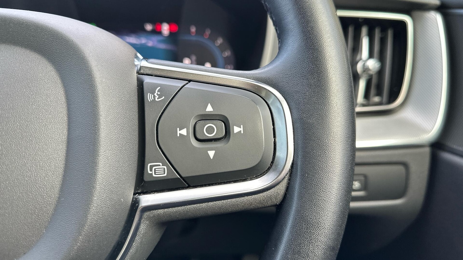 Used Volvo XC60 2023 for sale - 76337814: Photo 21