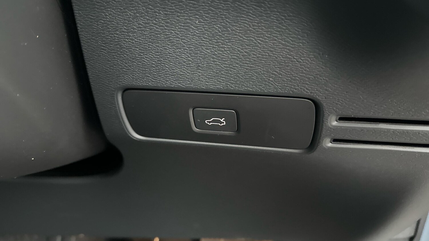 Used Volvo C40 2022 for sale - 77672916: Photo 40