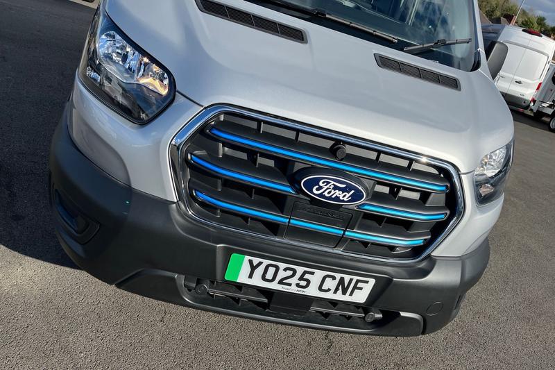 Used Ford E-Transit 2025 for sale - 76190469: Photo 40