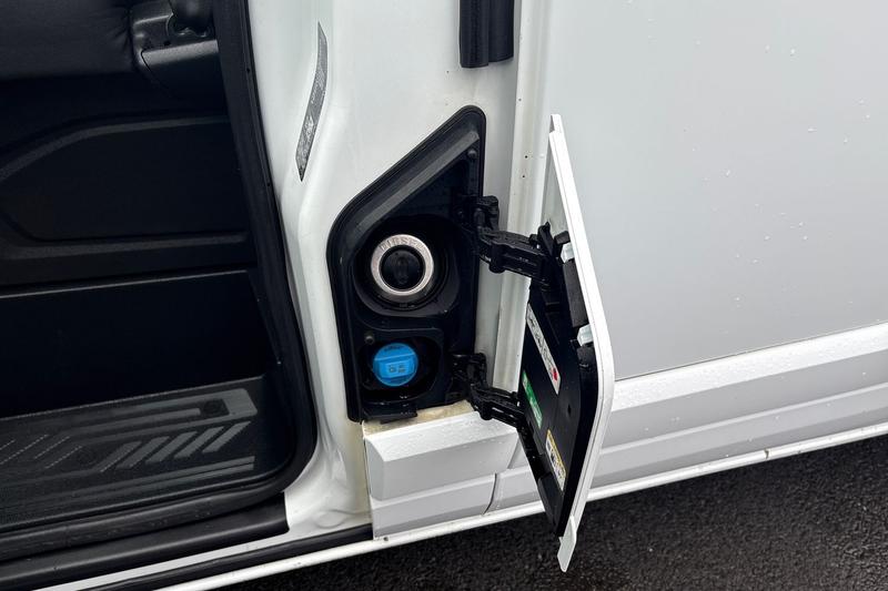 Used Ford Transit Custom 2023 for sale - 77445904: Photo 33