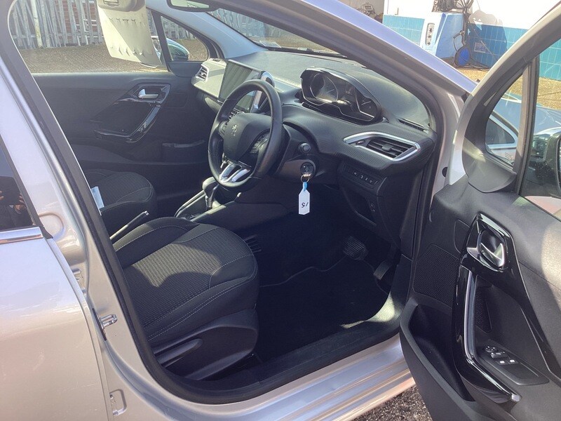 Used Peugeot 208 2016 for sale - 77766078: Photo 8