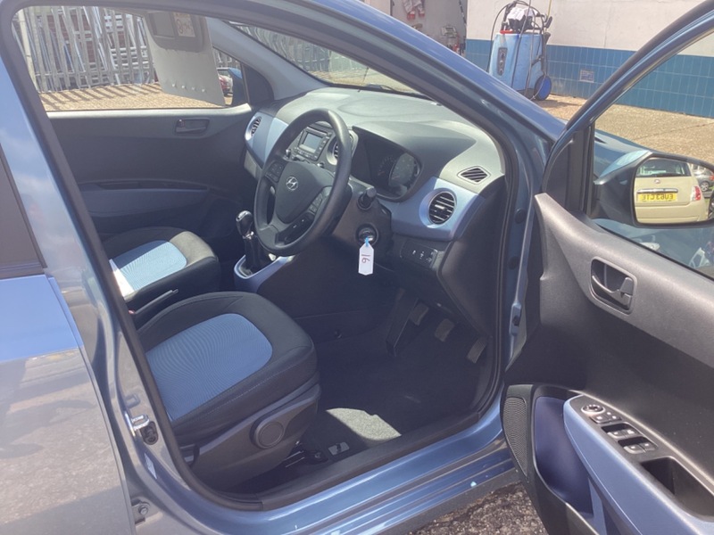 Used Hyundai i10 2017 for sale - 76400070: Photo 8