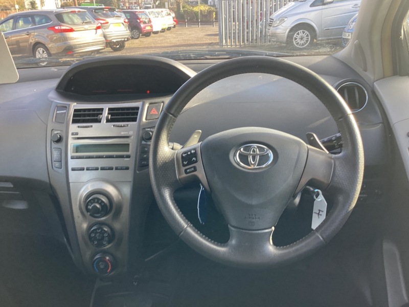 Used Toyota Yaris 2010 for sale - 77277044: Photo 13