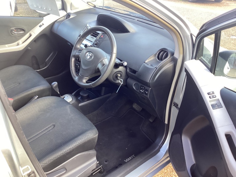 Used Toyota Yaris 2010 for sale - 77277044: Photo 8