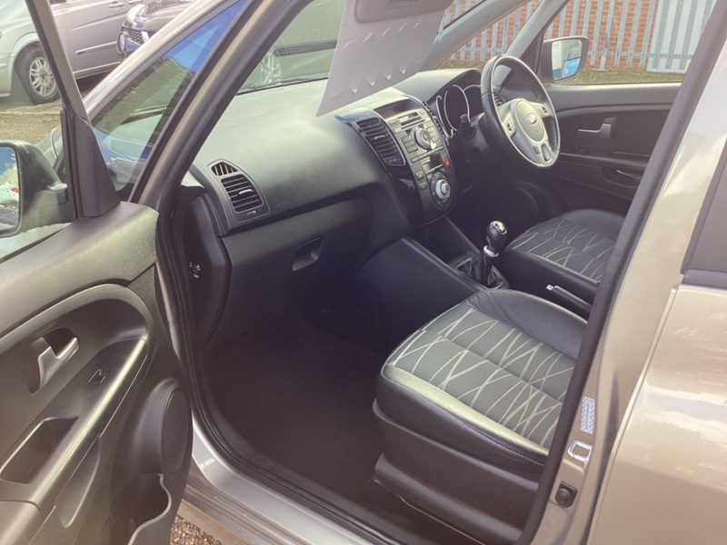 Used Kia Venga 2013 for sale - 76520872: Photo 11