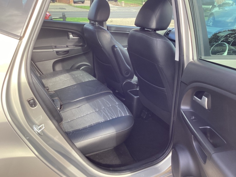 Used Kia Venga 2013 for sale - 76520872: Photo 9