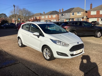 2015 - 1.25 82 Zetec 5dr