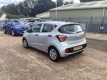 Used Hyundai i10 2018 for sale - 79871962: Photo