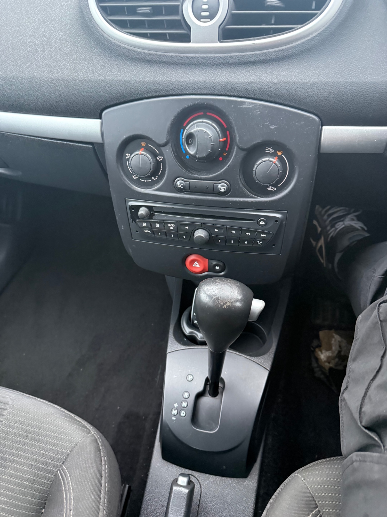 Used Renault Clio 2011 for sale - 77326395: Photo 12