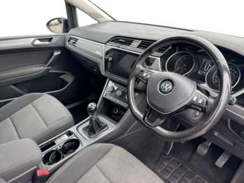 Used Volkswagen Touran 2018 for sale - 74030371: Photo