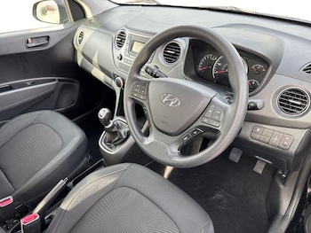 Used Hyundai i10 2018 for sale - 77526174: Photo