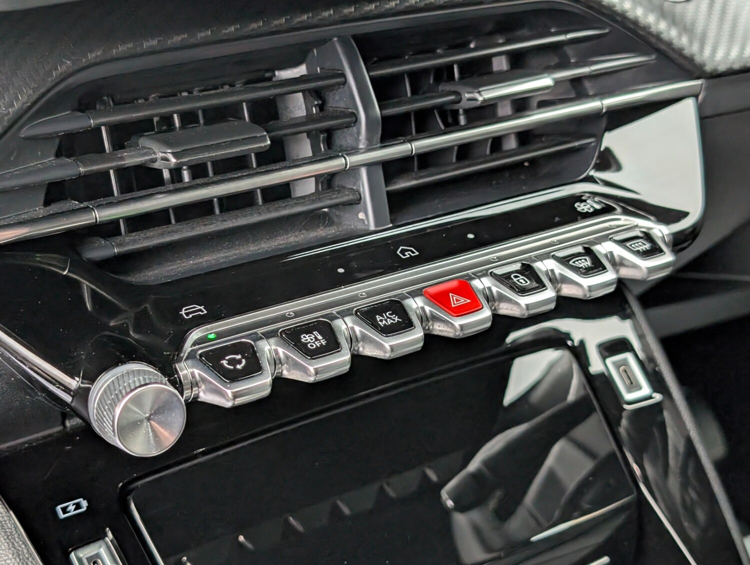 Used Peugeot 2008 2023 for sale - 77628869: Photo 15