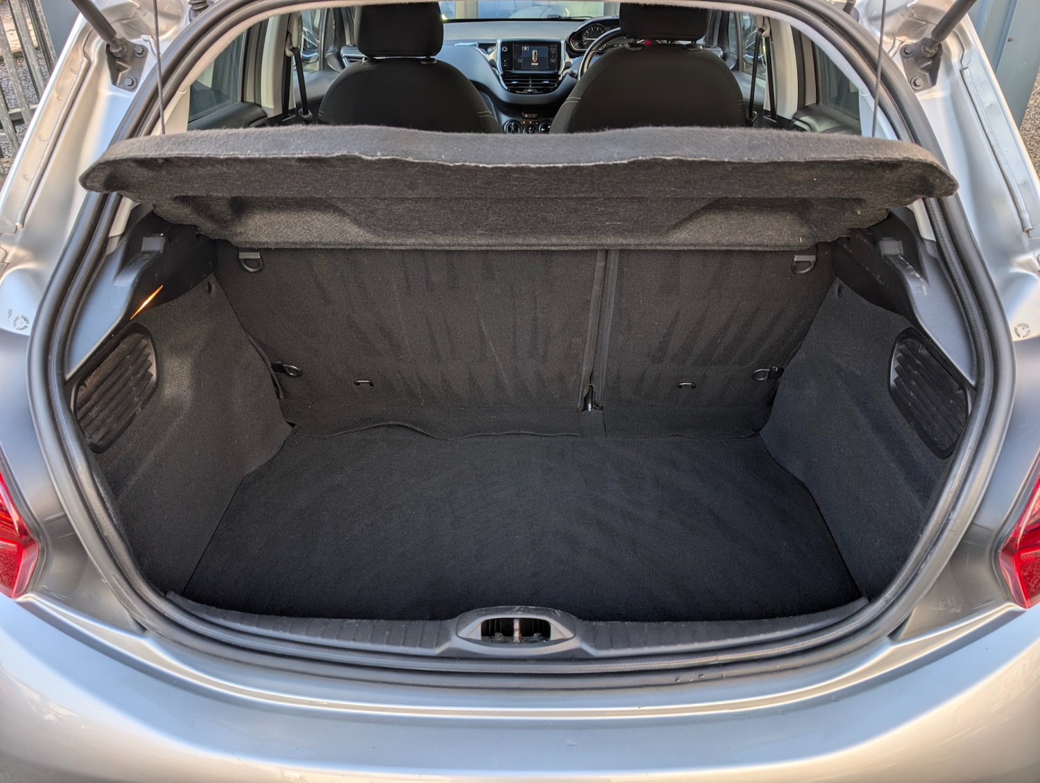 Used Peugeot 208 2016 for sale - 77365406: Photo 14