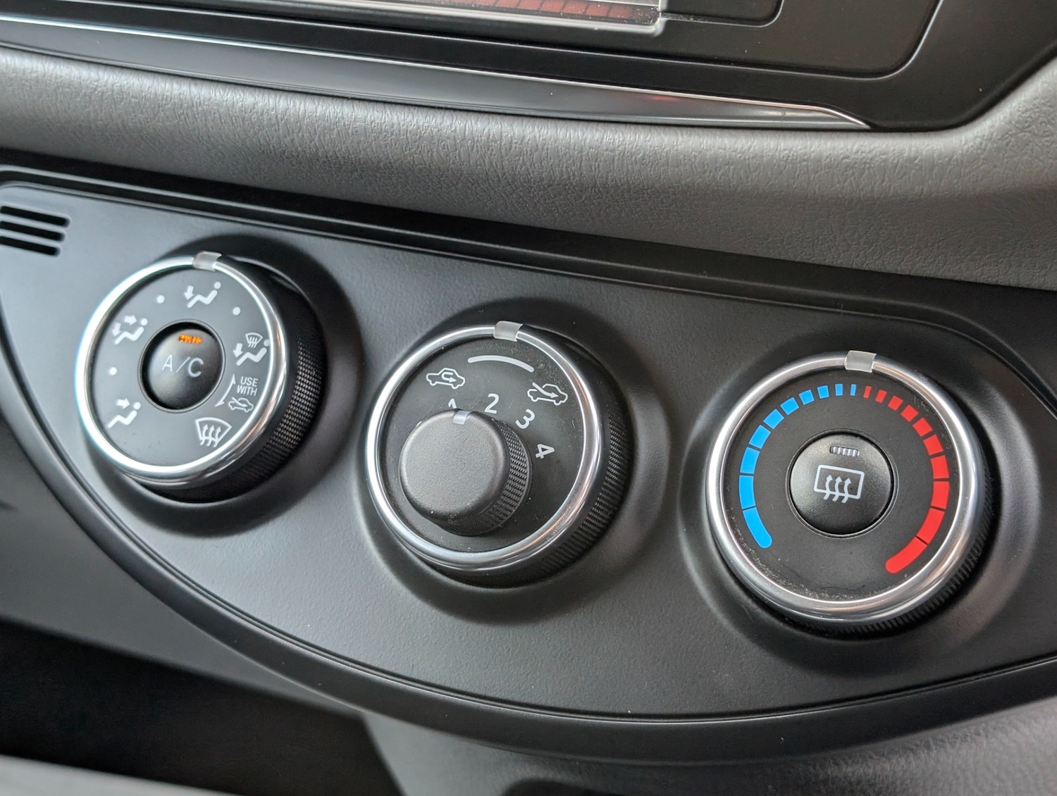 Used Toyota Yaris 2015 for sale - 77296869: Photo 22