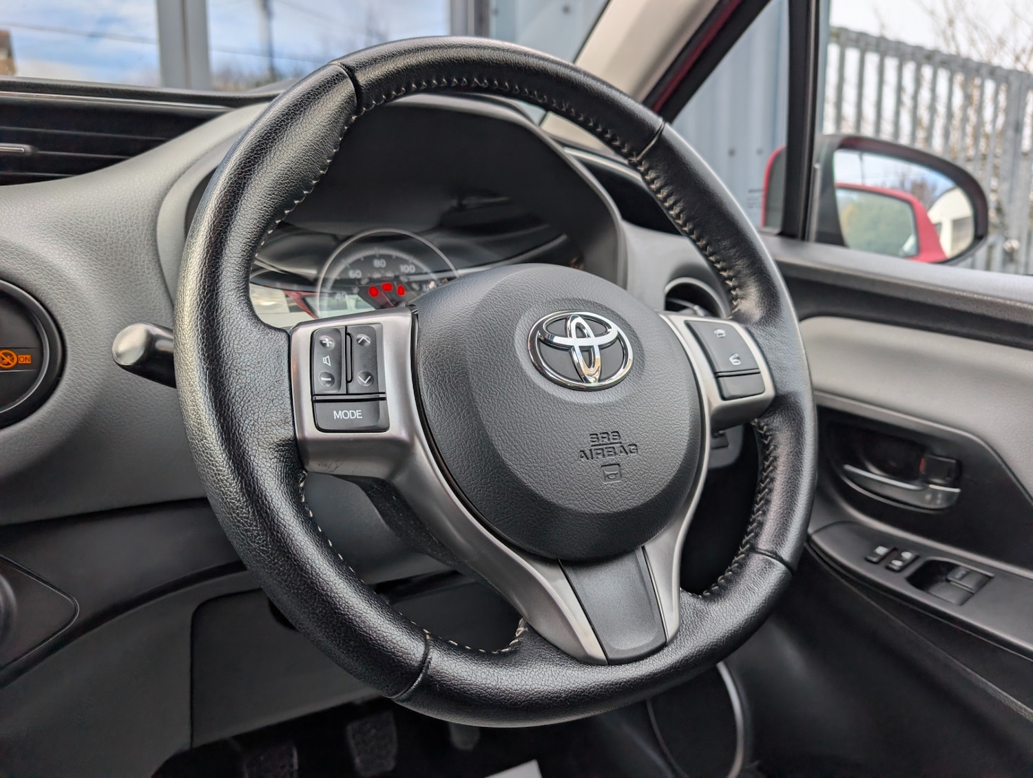 Used Toyota Yaris 2015 for sale - 77296869: Photo 24