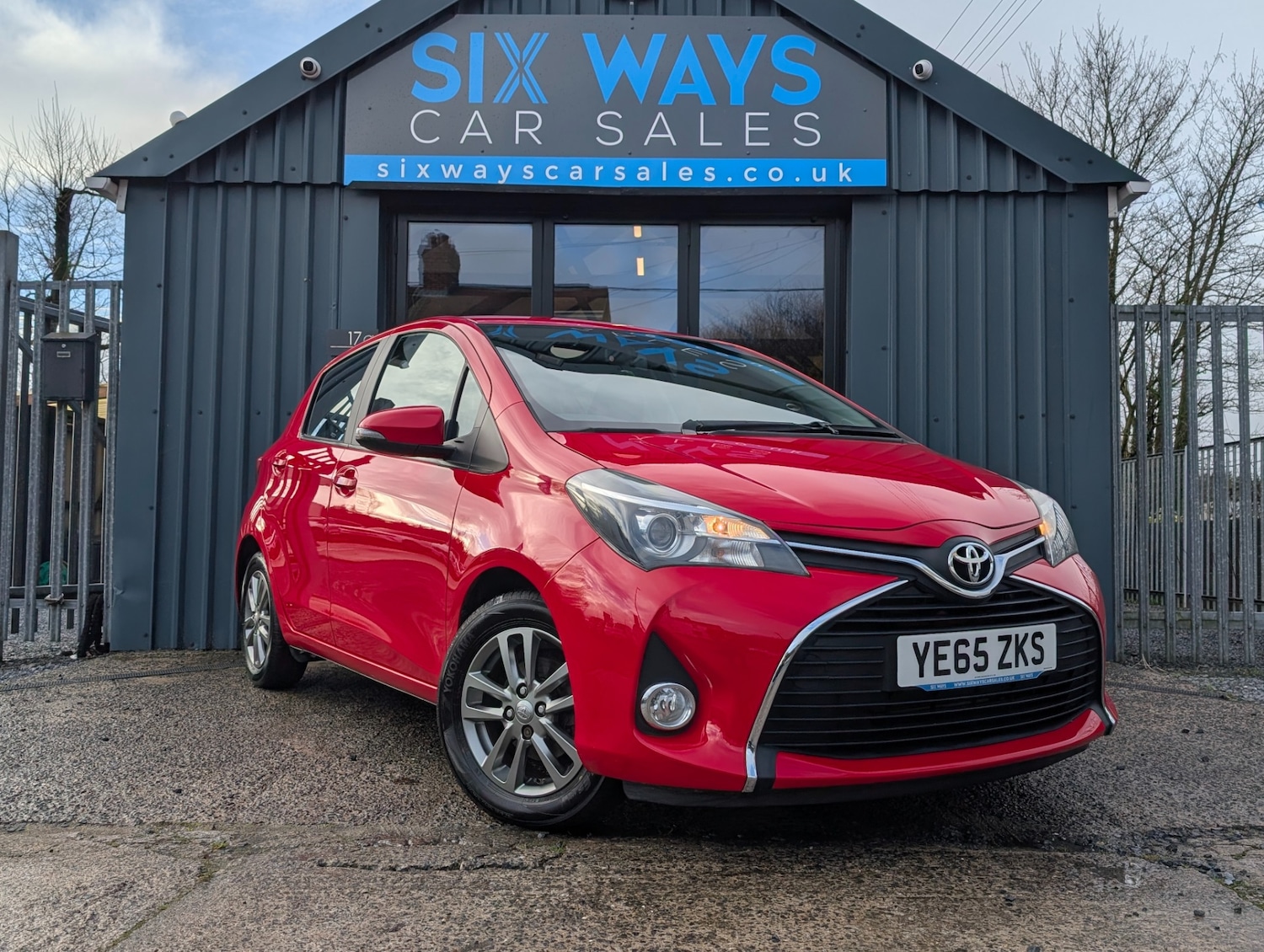 Used Toyota Yaris 2015 for sale - 77296869: Photo 3