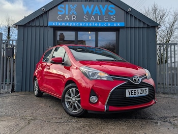 Used Toyota Yaris 2015 for sale - 77296869: Photo