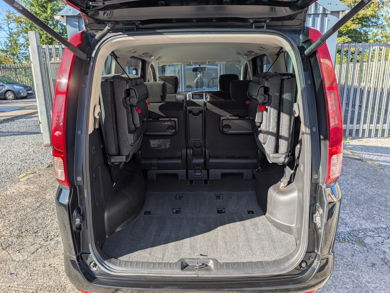 Used Nissan Serena 2024 for sale - 76064287: Photo 17