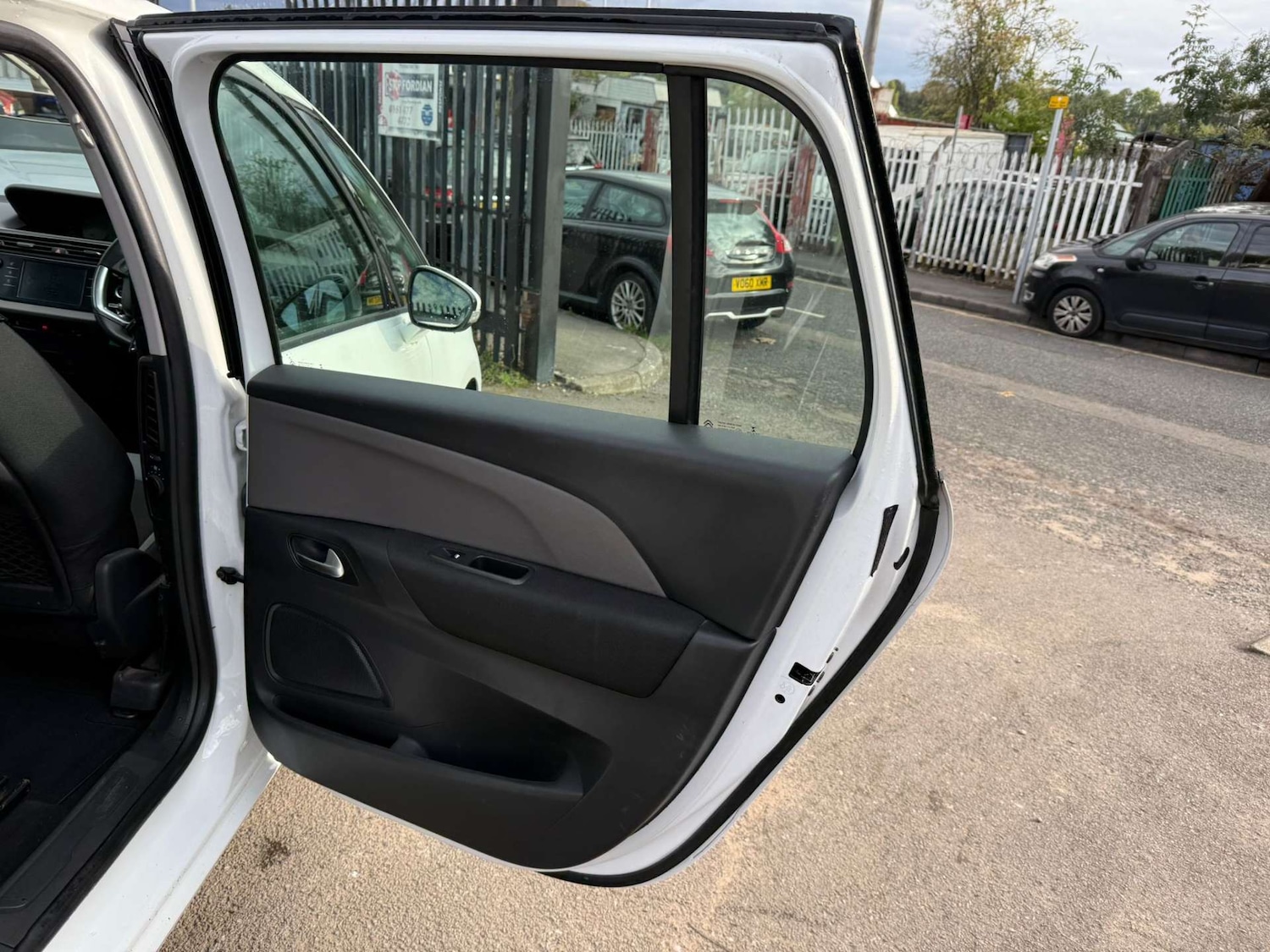 Used Citroen C4 Grand Picasso 2015 for sale - 76711676: Photo 25