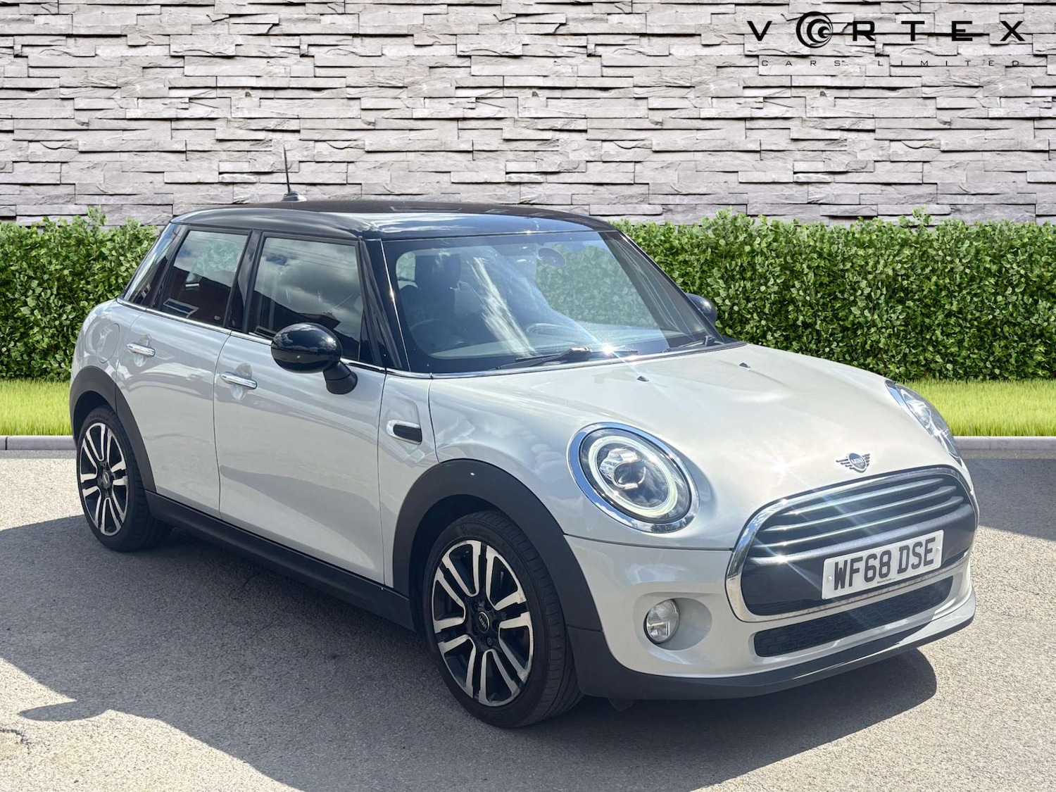 Used MINI Hatch 2018 for sale - 76362930: Photo 1