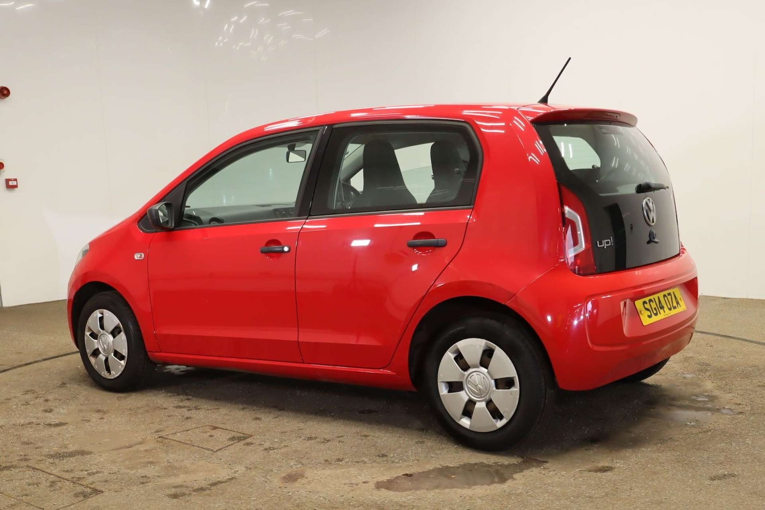 Used Volkswagen up! 2014 for sale - 76362933: Photo 2