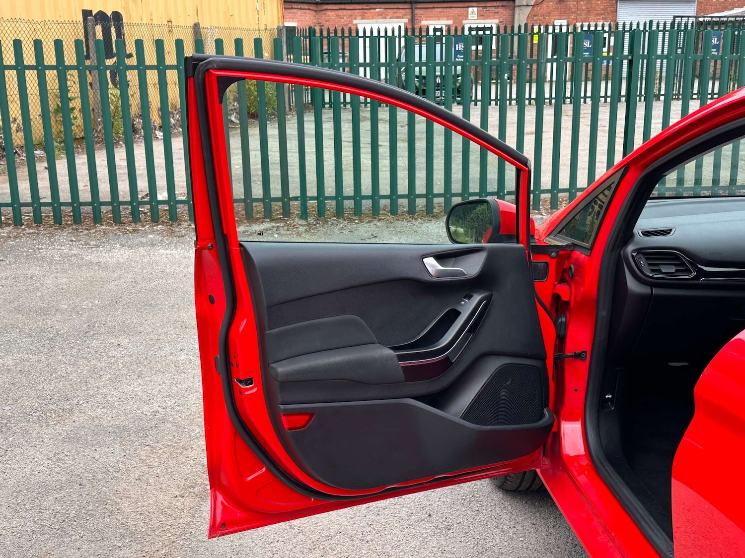 Used Ford Fiesta 2017 for sale - 76362932: Photo 25