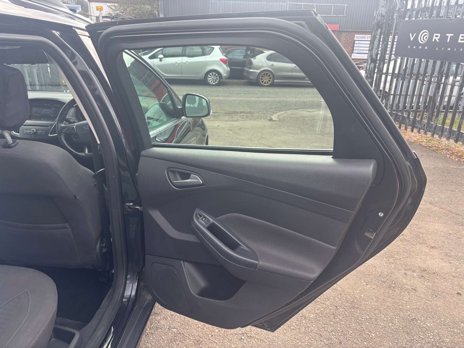 Used Ford Focus 2015 for sale - 76362931: Photo 37