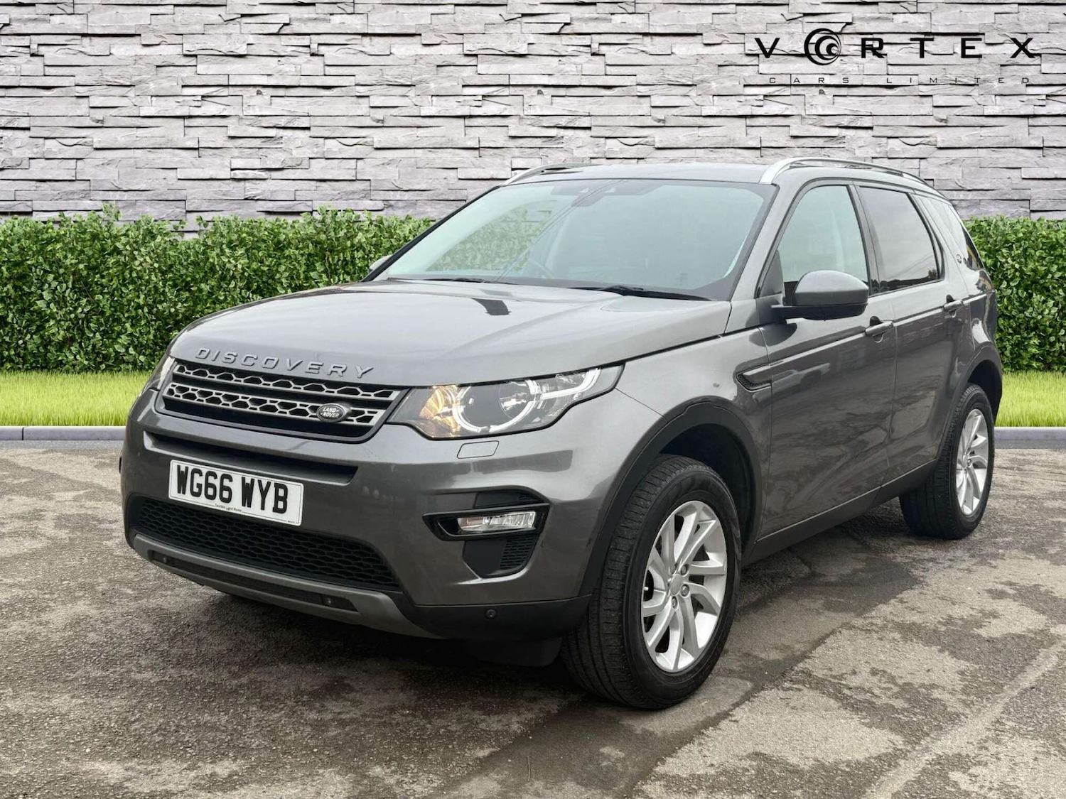 Used Land Rover Discovery Sport 2017 for sale - 76362937: Photo 1