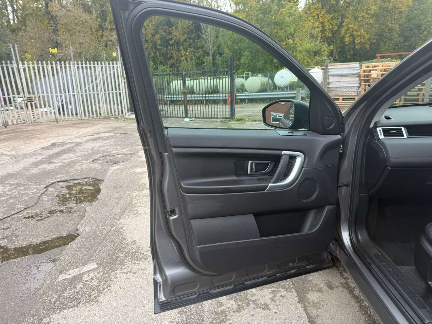 Used Land Rover Discovery Sport 2017 for sale - 76362937: Photo 17