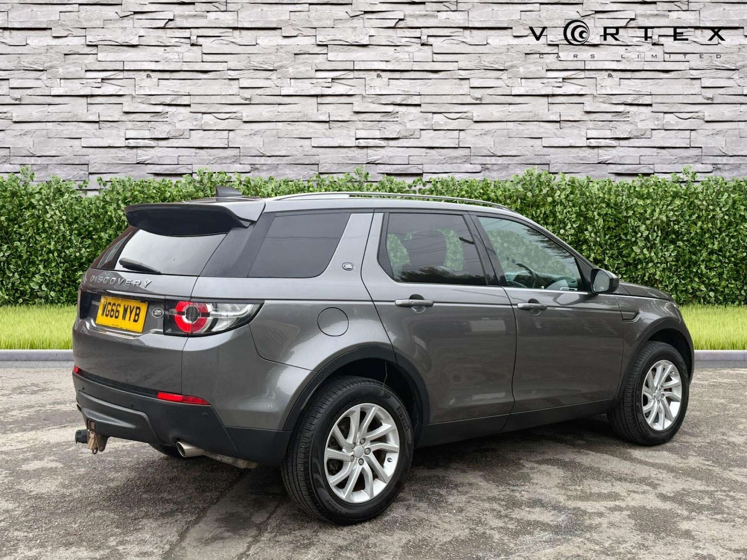 Used Land Rover Discovery Sport 2017 for sale - 76362937: Photo 3