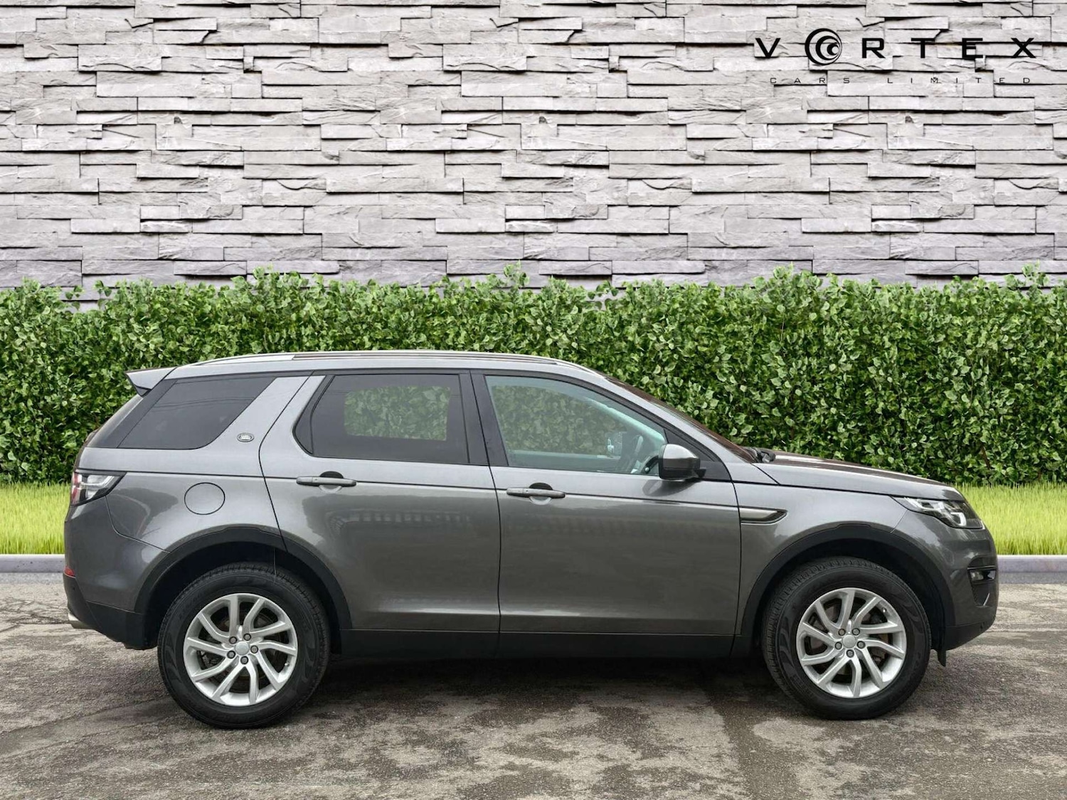 Used Land Rover Discovery Sport 2017 for sale - 76362937: Photo 6