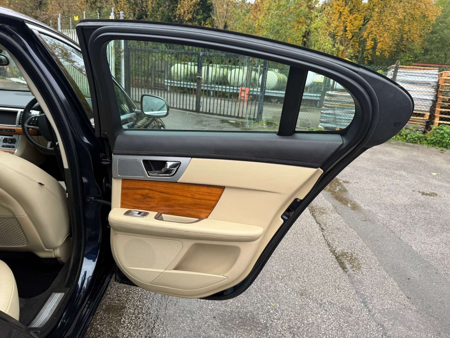 Used Jaguar XF 2011 for sale - 76362935: Photo 26