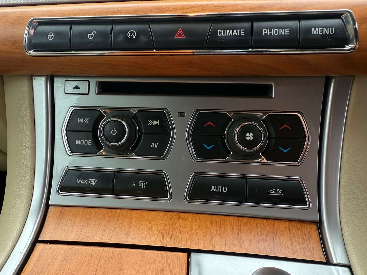 Used Jaguar XF 2011 for sale - 76362935: Photo 41