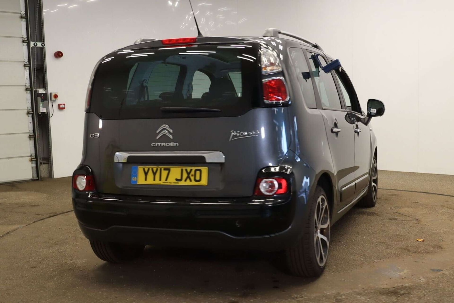 Used Citroen C3 Picasso 2017 for sale - 76362941: Photo 4