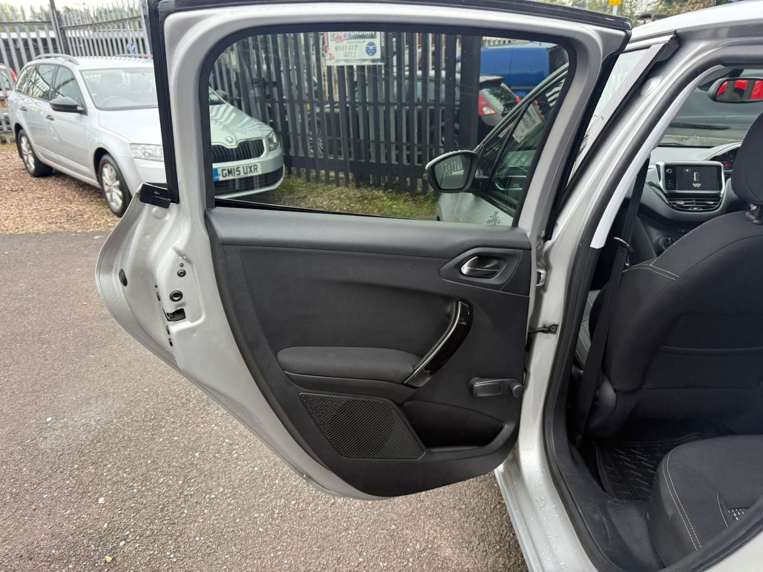 Used Peugeot 208 2016 for sale - 76362923: Photo 10