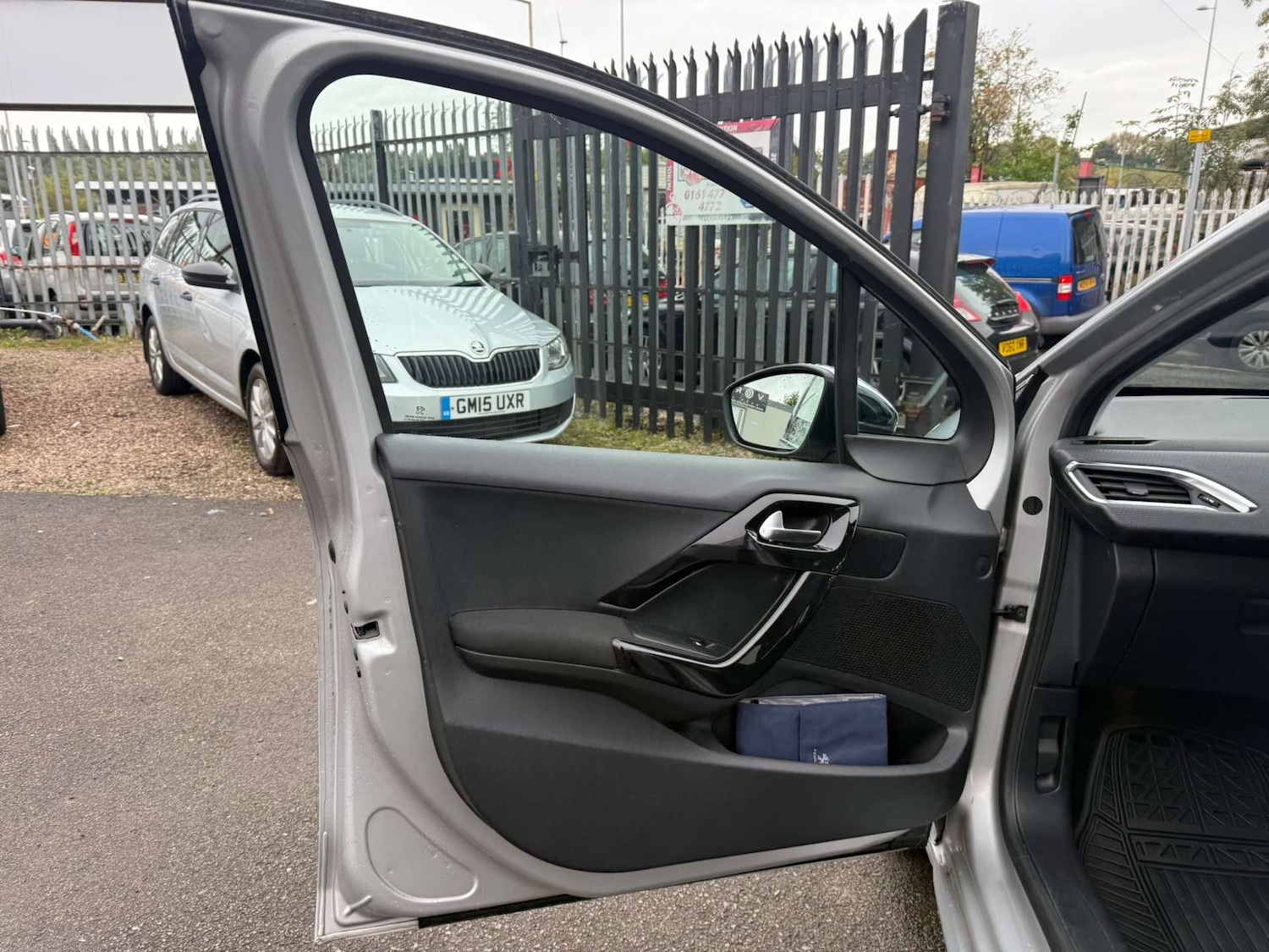 Used Peugeot 208 2016 for sale - 76362923: Photo 11
